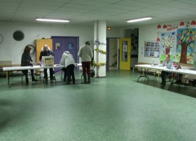 Bureau de vote à Saint-Denis pendant les régionales Bureau de vote à Saint-Denis pendant les régionales