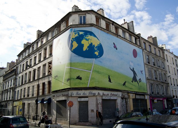Près de la porte de Paris crédit photo Cosme Buxin Près de la porte de Paris, de nombreux bâtiments délabrés attendent d'être rénovés, et leurs habitants d'être relogés. (photo : Cosme Buxin)