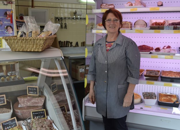 Catherine Letellier tient une boucherie à Tremblay depuis quarante ans ©Célia Mick Petits commerçants boutique