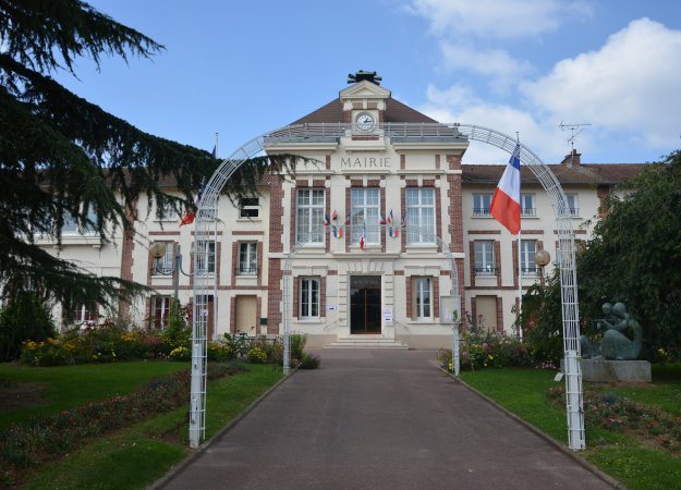 A Mantes-la-Ville, la mairie a basculé FN aux municipales de 2014 © Raphaelle Constant A Mantes-la-Ville, la mairie a basculé FN aux municipales de 2014 © Raphaelle Constant