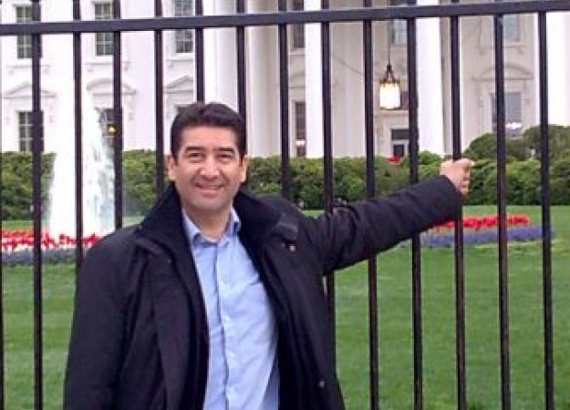 Karim Zeribi devant la Maison Blanche