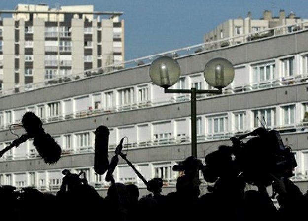 Les médias rassemblés à Argenteuil pour le déplacement de Jean Marie Le Pen pendant la campagne présidentielle de 2007.• Crédits : Yoan Valat - Maxppp