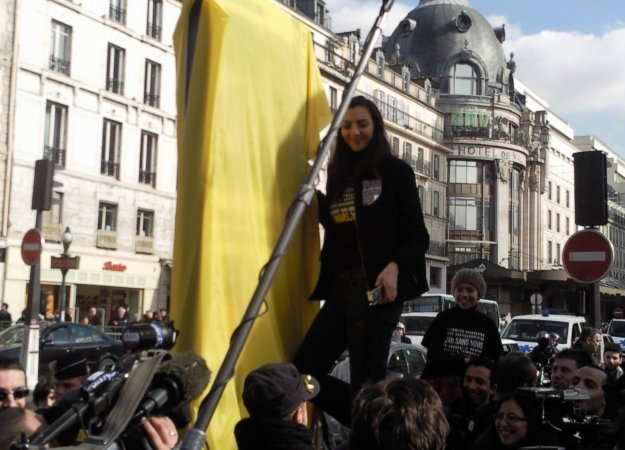 Le 1er mars 2010 devant l'hôtel de ville de Paris