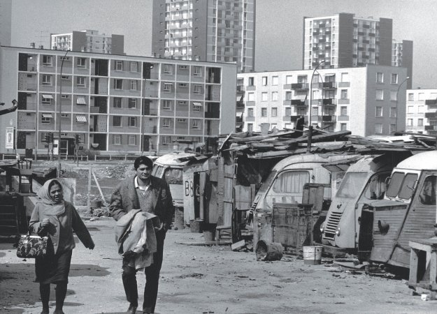 Bidonville de Nanterre, par Janine Niepce, 1968 © Eyedea / fonds Rapho. extrait de paris arabe
