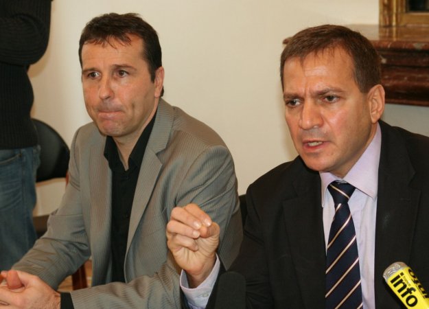Samuel Thomas (à gauche) et Patrick Karam le 4 novembre 2009 lors de la remise d'un rapport sur le fichage ethno-racial Samuel Thomas (à gauche) et Patrick Karam le 4 novembre 2009 lors de la remise d'un rapport sur le fichage ethno-racial