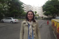 Karima Souid dans son quartier d’origine aux Minguettes / Photo Mohamed Braiki