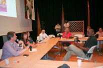 Rencontre lors de l'Université des banlieues et de la communication n°4. Photo : Claire Malen