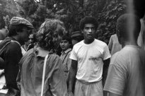 Yannick Noah avec ses parents (de dos) en 1982 - crédit photo Amadou GAYE